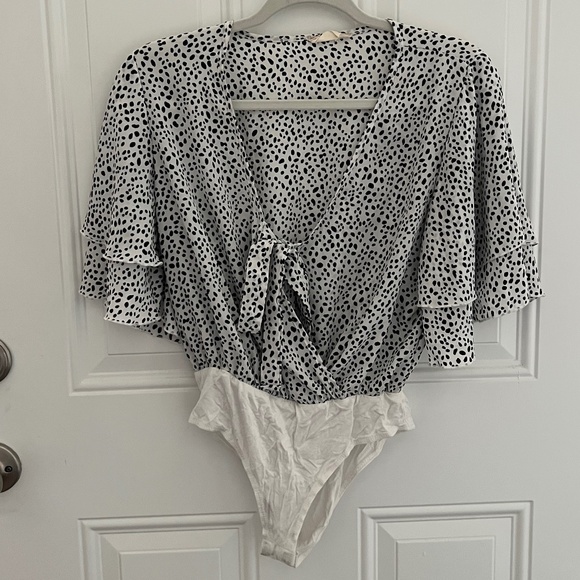 Altar'd State Makena Polka Dot Flutter Sleeve Bodysuit - Picture 1 of 3